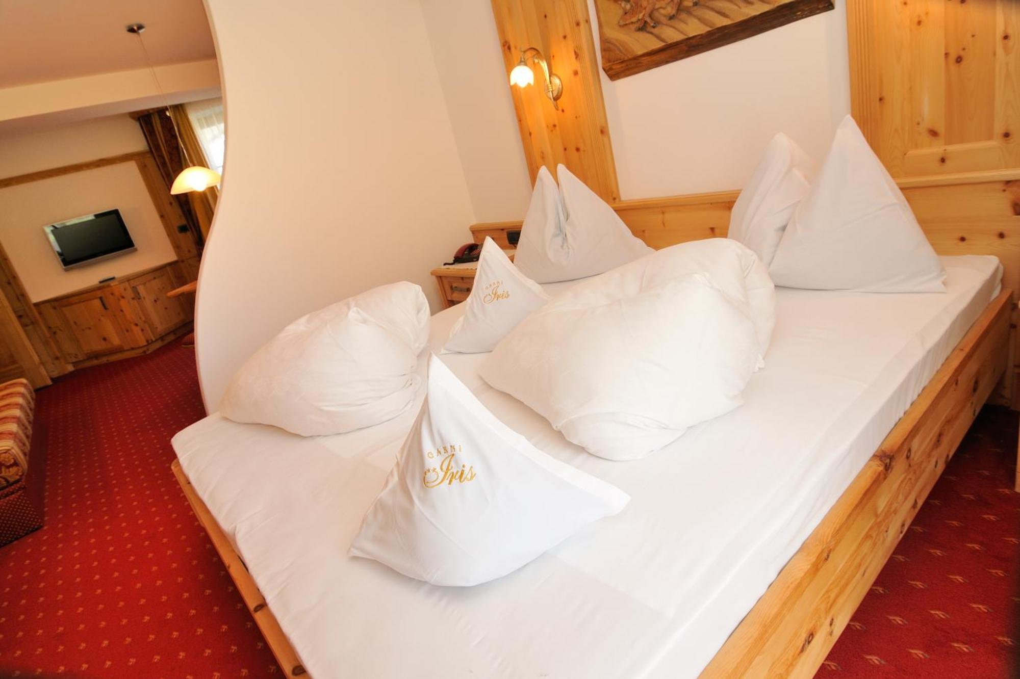 Garni Hotel Iris Сельва-ді-Валь-Гардена Екстер'єр фото