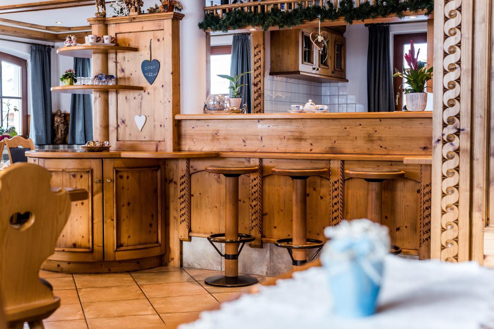 Garni Hotel Iris Сельва-ді-Валь-Гардена Екстер'єр фото