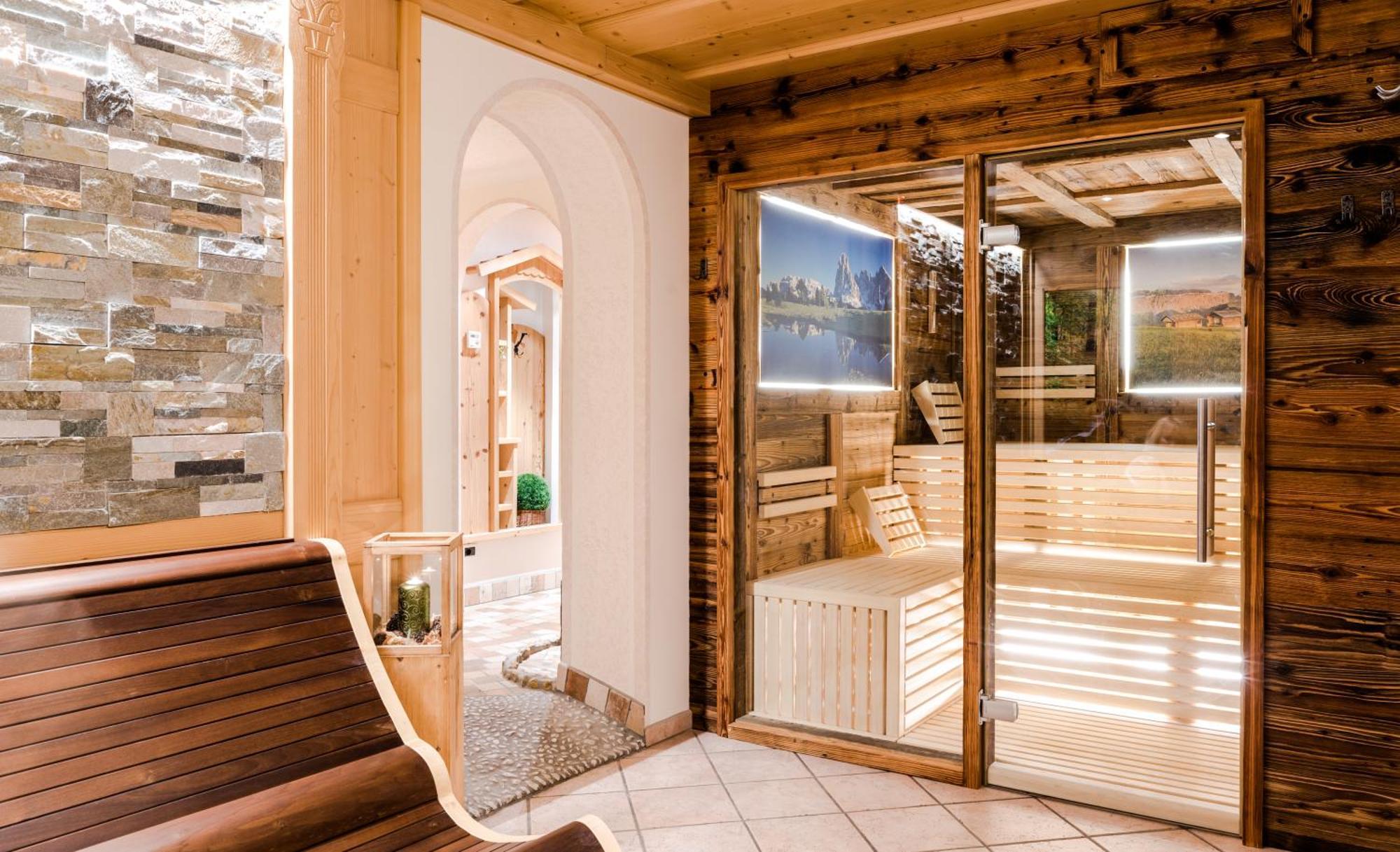 Garni Hotel Iris Сельва-ді-Валь-Гардена Екстер'єр фото