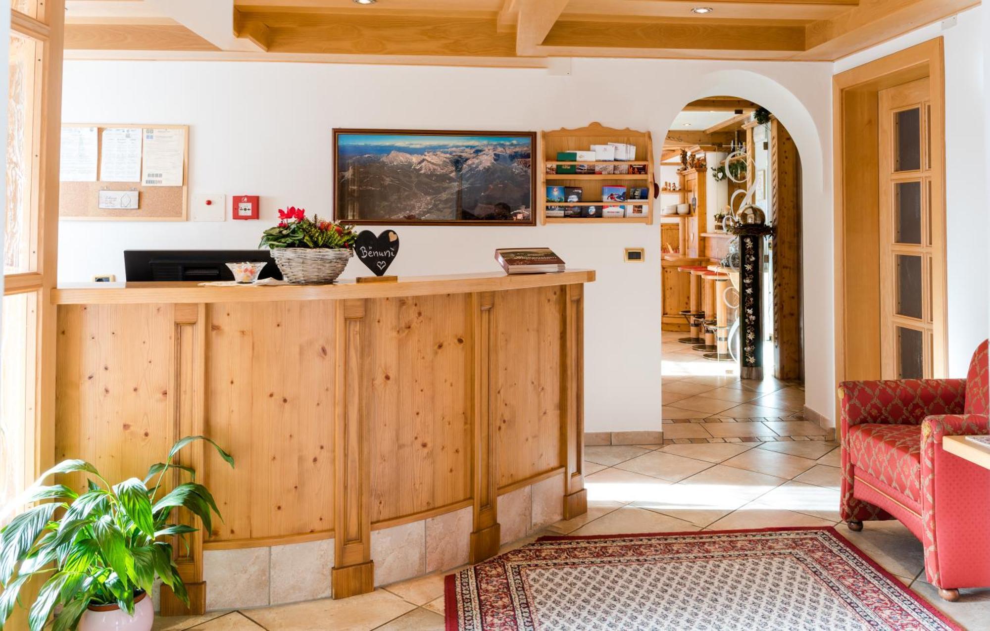 Garni Hotel Iris Сельва-ді-Валь-Гардена Екстер'єр фото