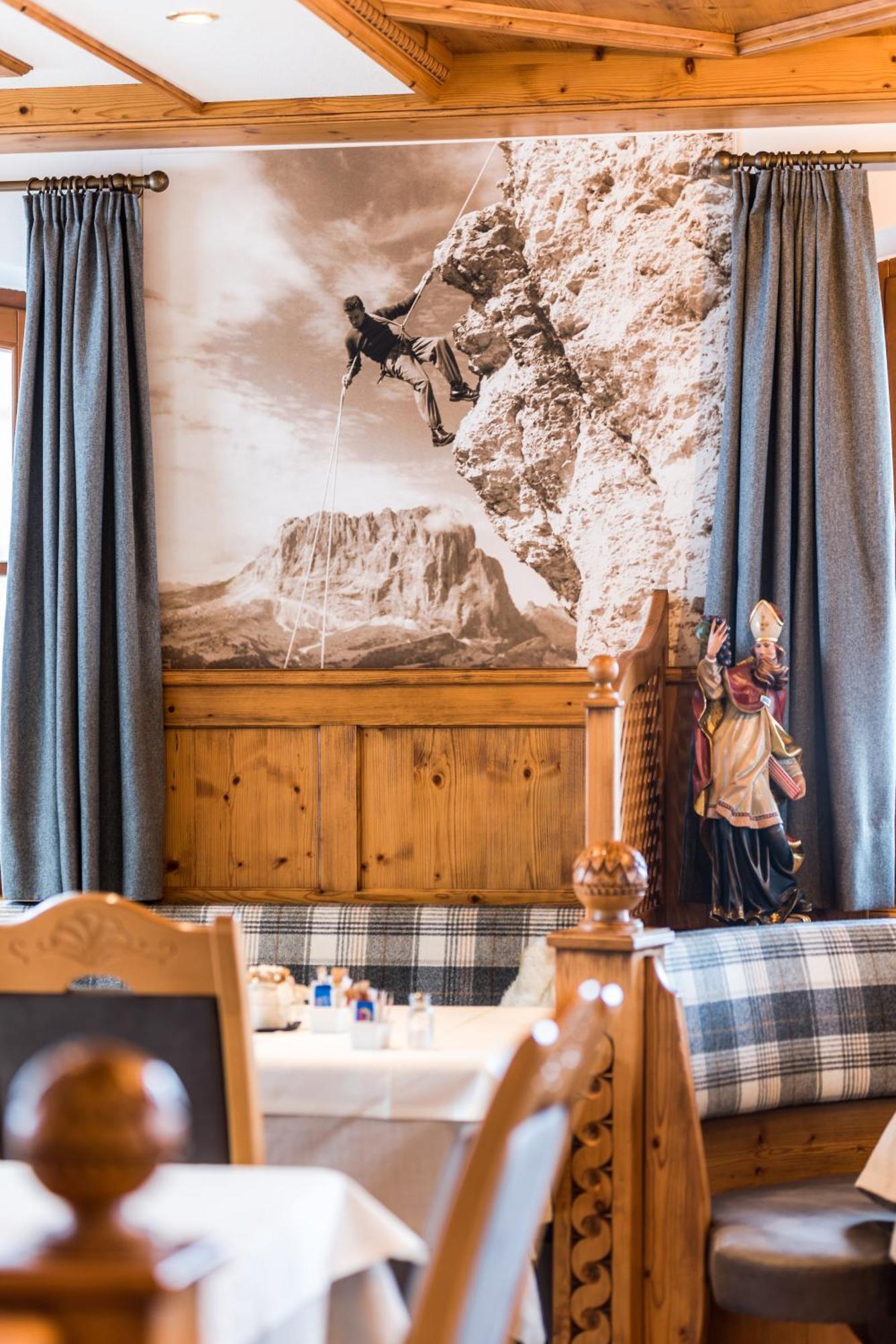 Garni Hotel Iris Сельва-ді-Валь-Гардена Екстер'єр фото