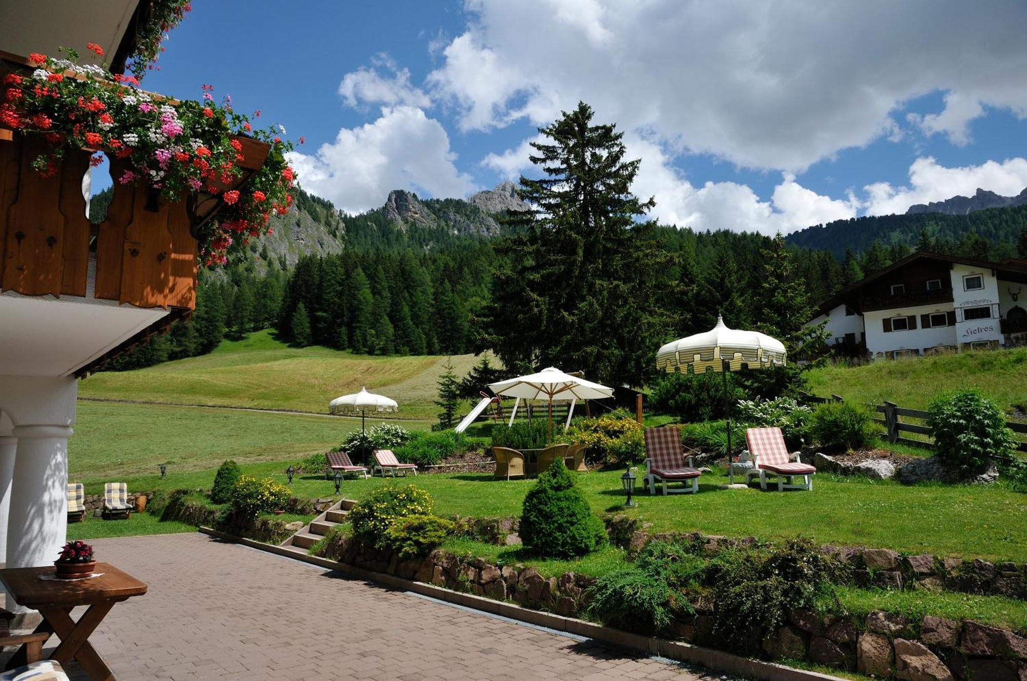 Garni Hotel Iris Сельва-ді-Валь-Гардена Екстер'єр фото