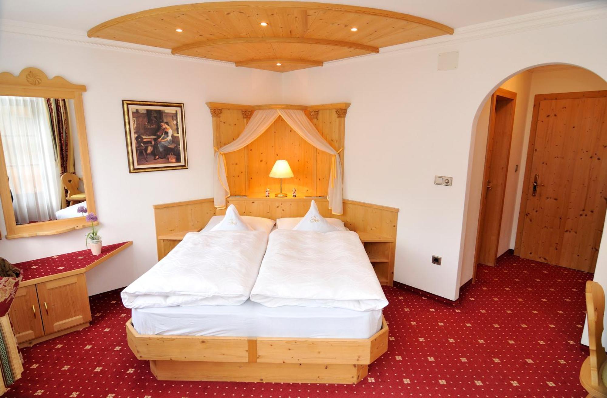 Garni Hotel Iris Сельва-ді-Валь-Гардена Екстер'єр фото