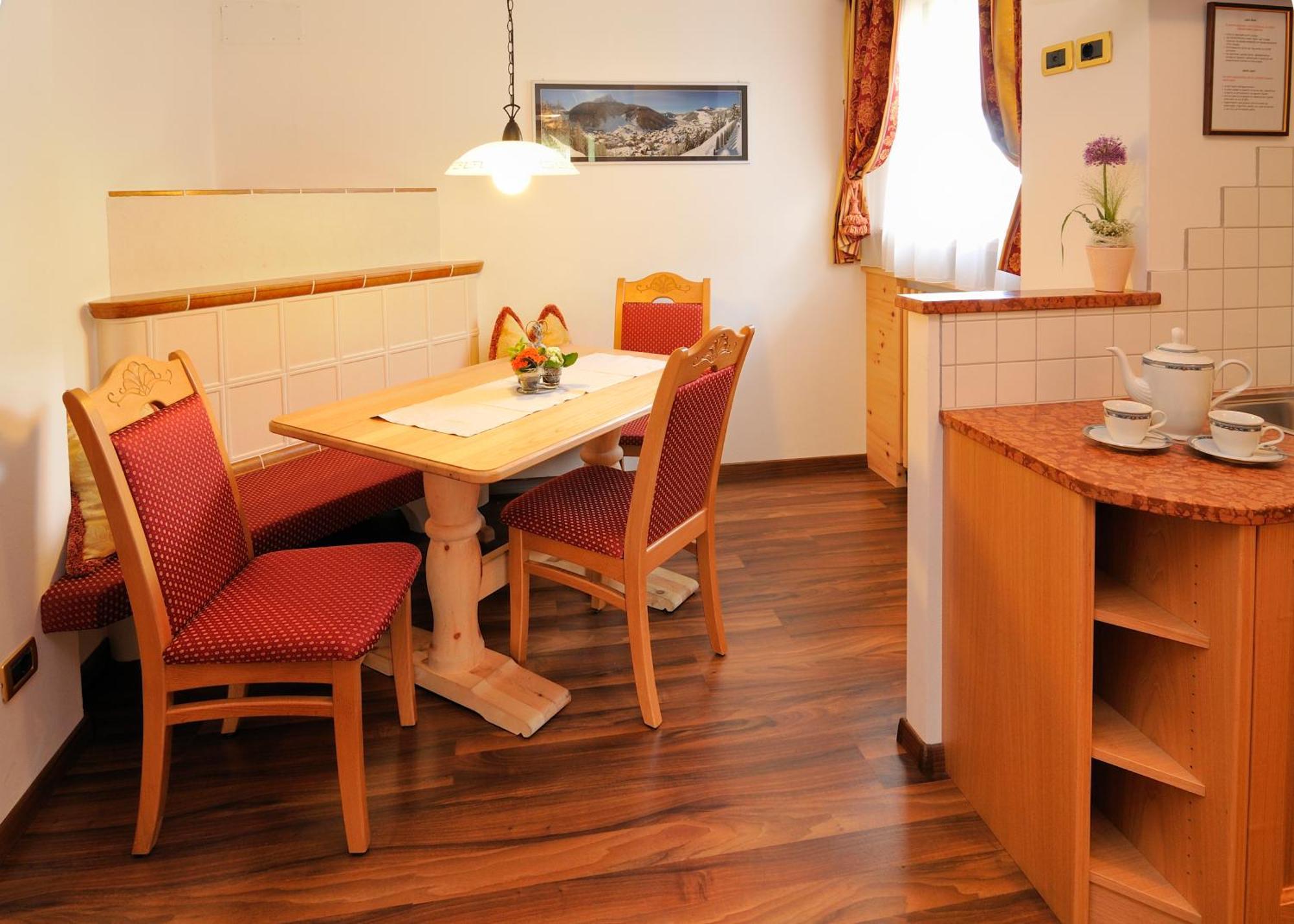Garni Hotel Iris Сельва-ді-Валь-Гардена Екстер'єр фото