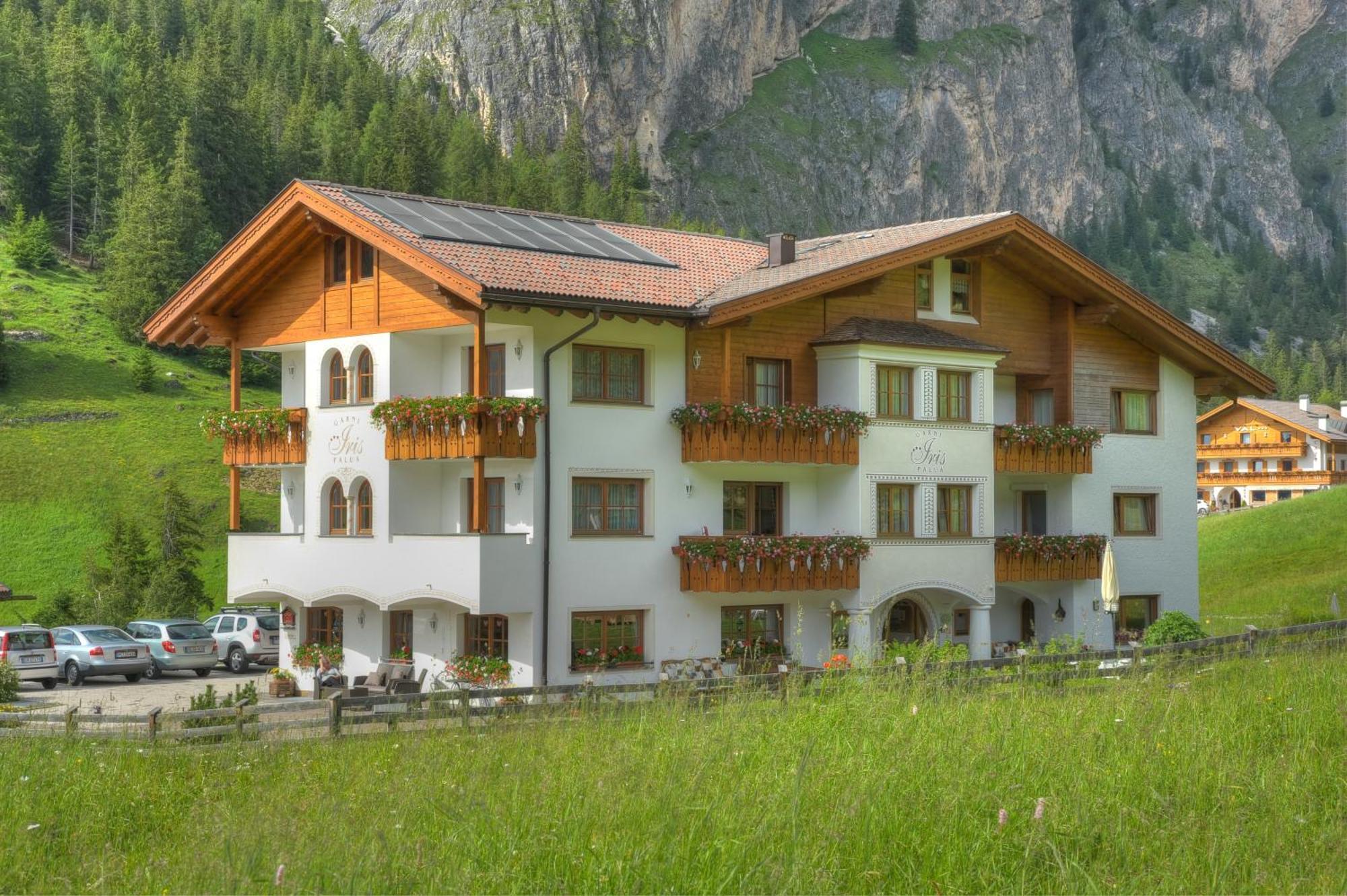 Garni Hotel Iris Сельва-ді-Валь-Гардена Екстер'єр фото