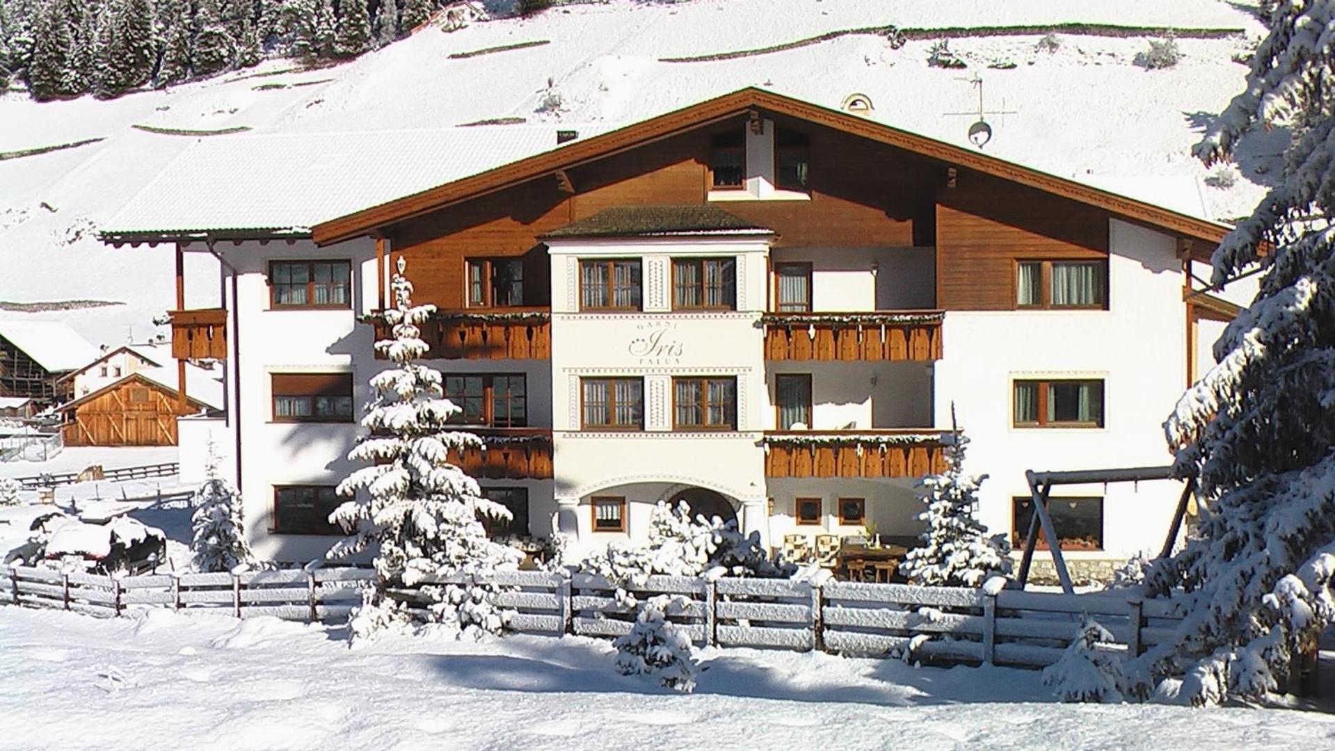 Garni Hotel Iris Сельва-ді-Валь-Гардена Екстер'єр фото