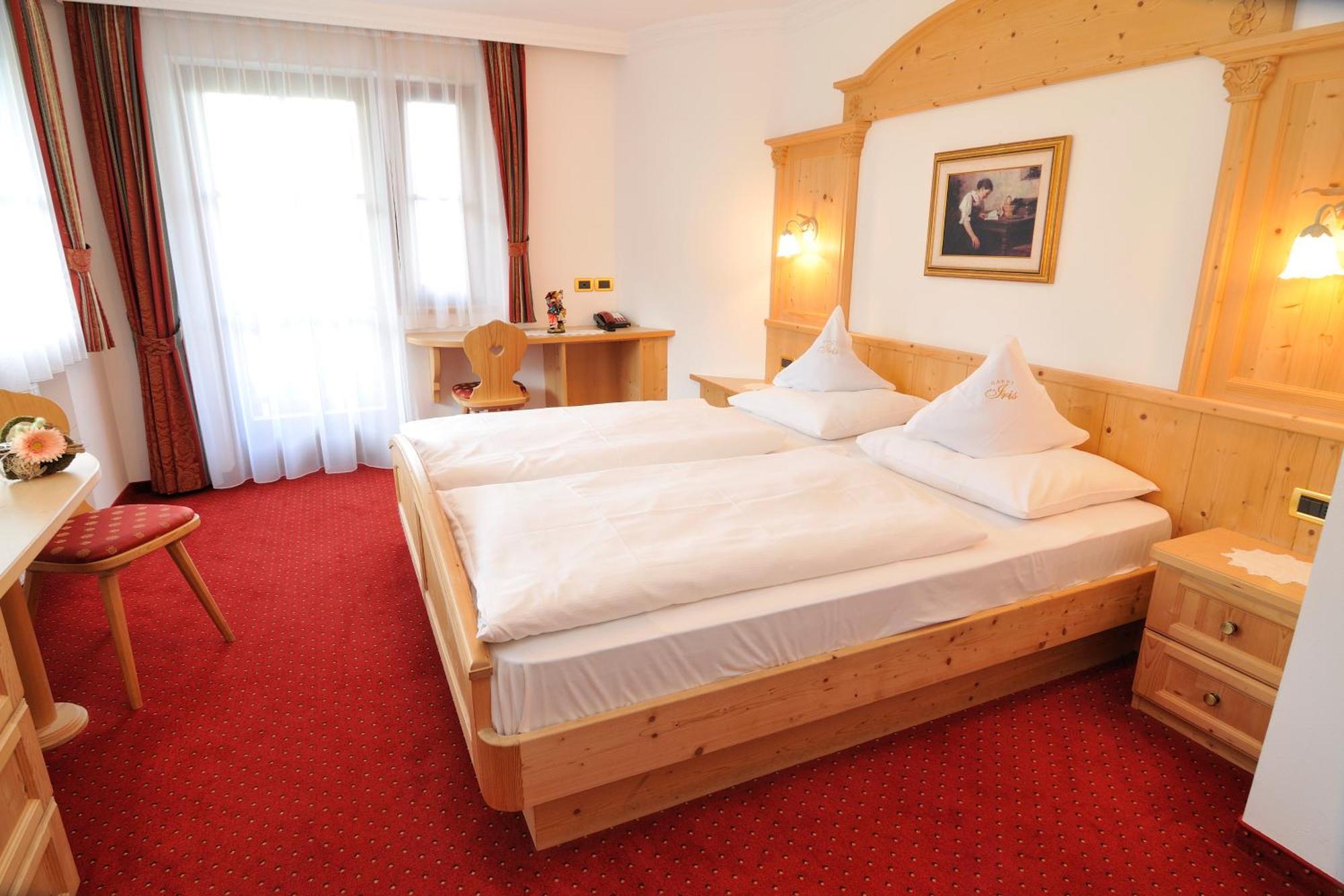 Garni Hotel Iris Сельва-ді-Валь-Гардена Екстер'єр фото